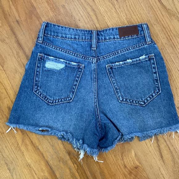Hollister Distressed Denim Shorts - Picture 2 of 7